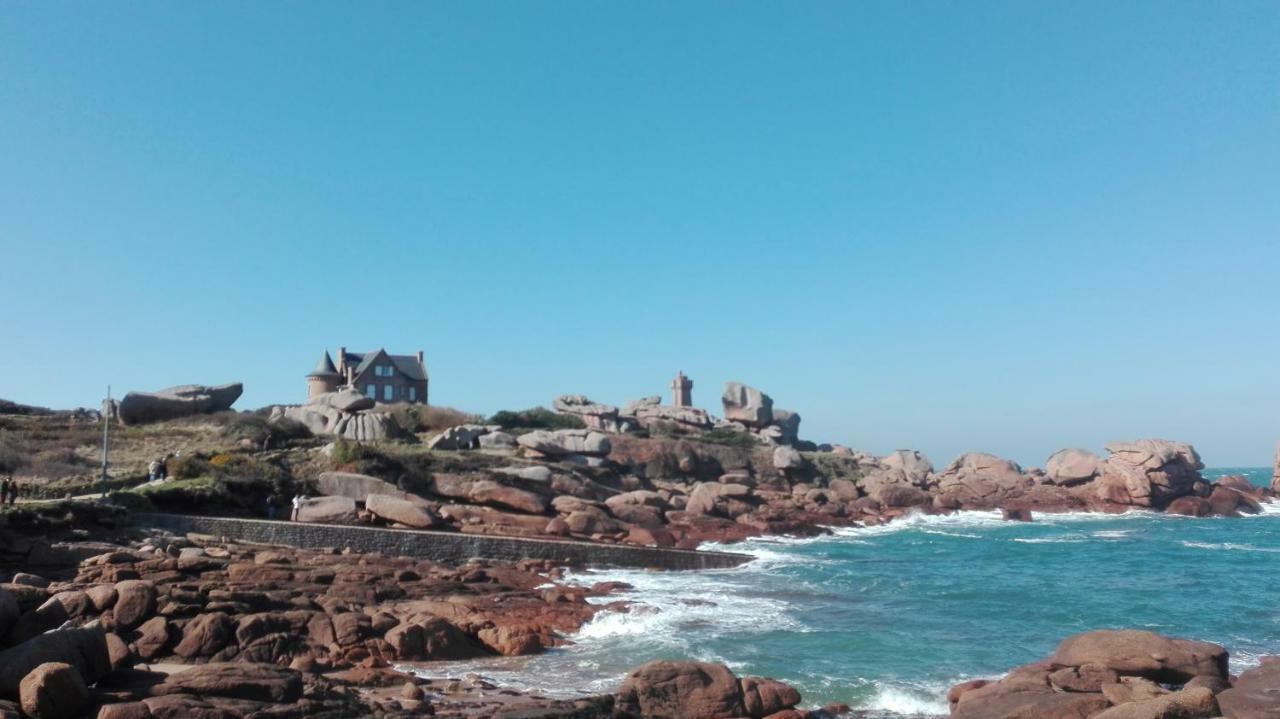 Vue Mer Cote De Granit Rose En Bretagne Trebeurden Exterior photo
